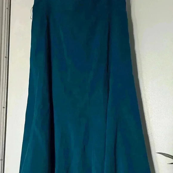 dressbarn skirt size 4 in very good condition very soft - Picture 8 of 10